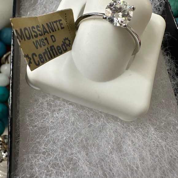 Black Diamonds 1.0ct Moissanite Solitaire Engagement Ring VVS1 - Picture 3 of 7